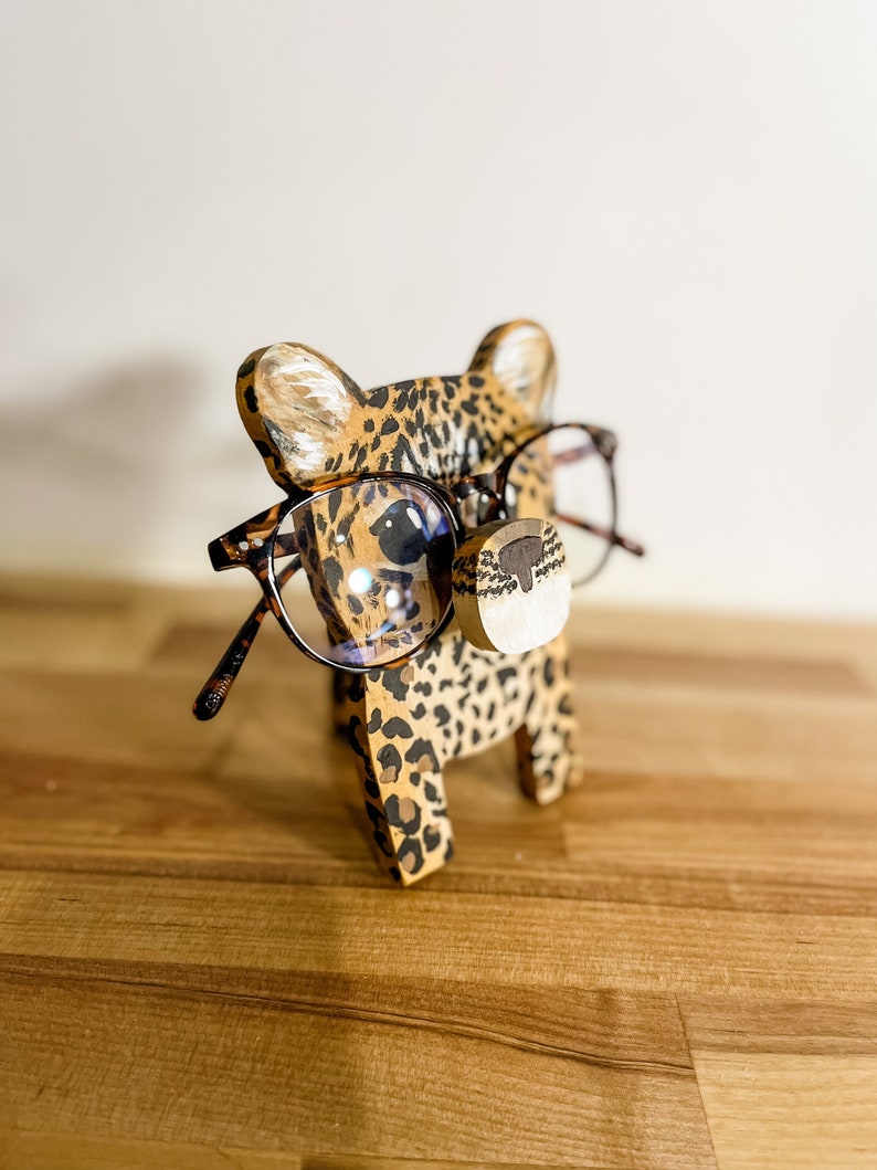Leopard Eyeglass Stand.