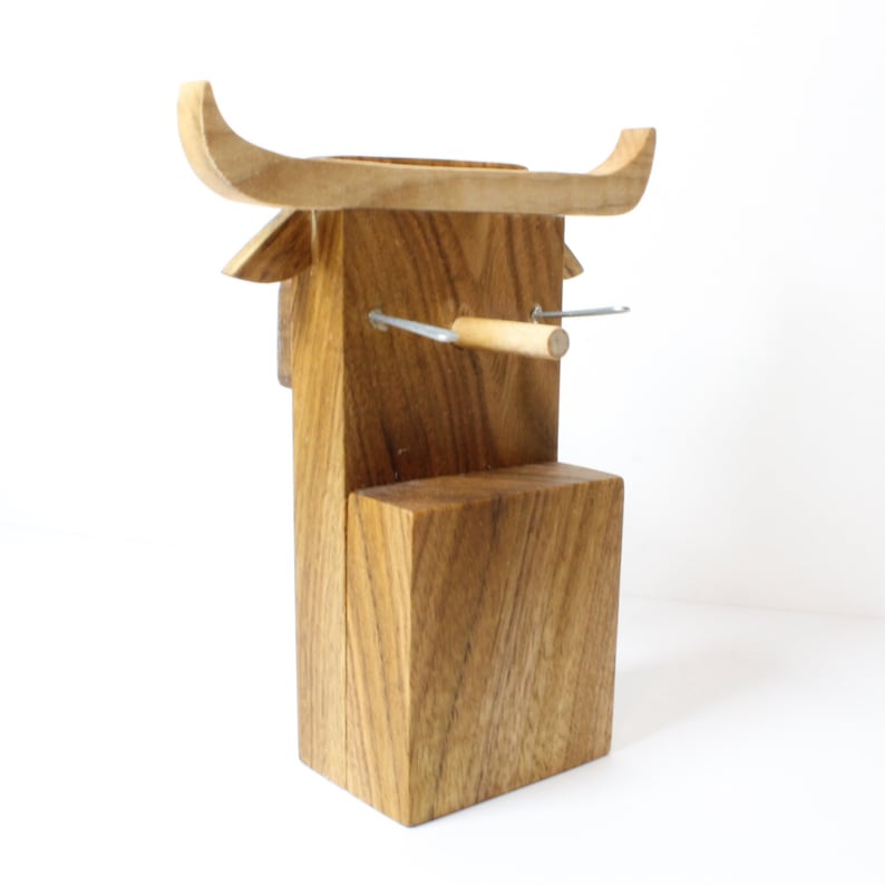Highland Cow Eyeglass Stand.