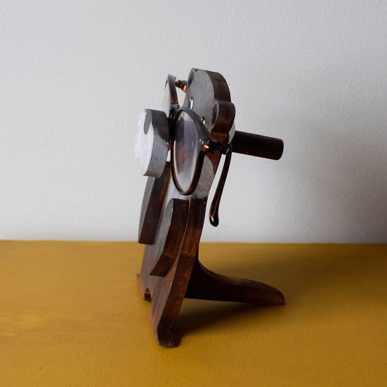 Otter  Eyeglass Stand.