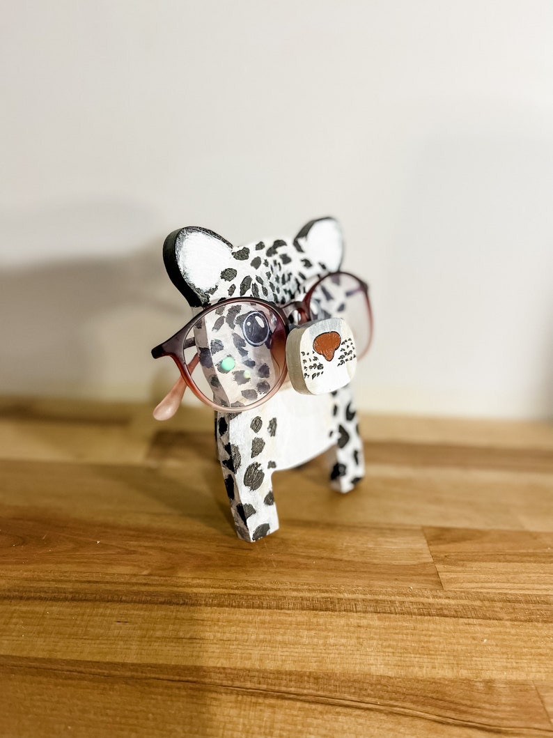 Leopard Eyeglass Stand.
