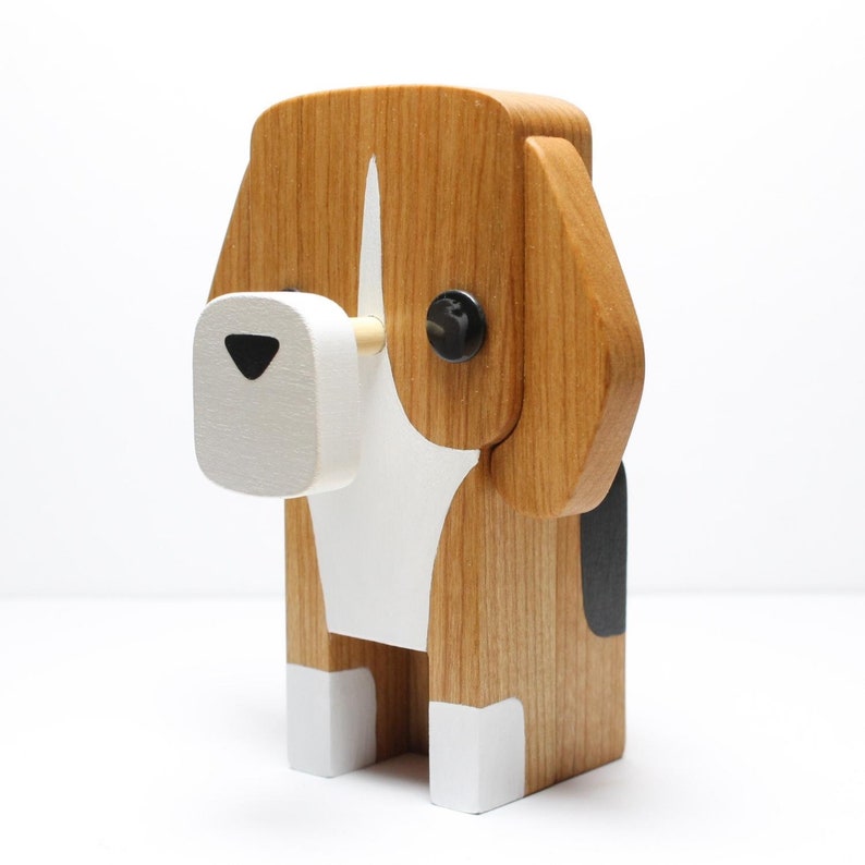 Beagle Dog Eyeglass Stand.