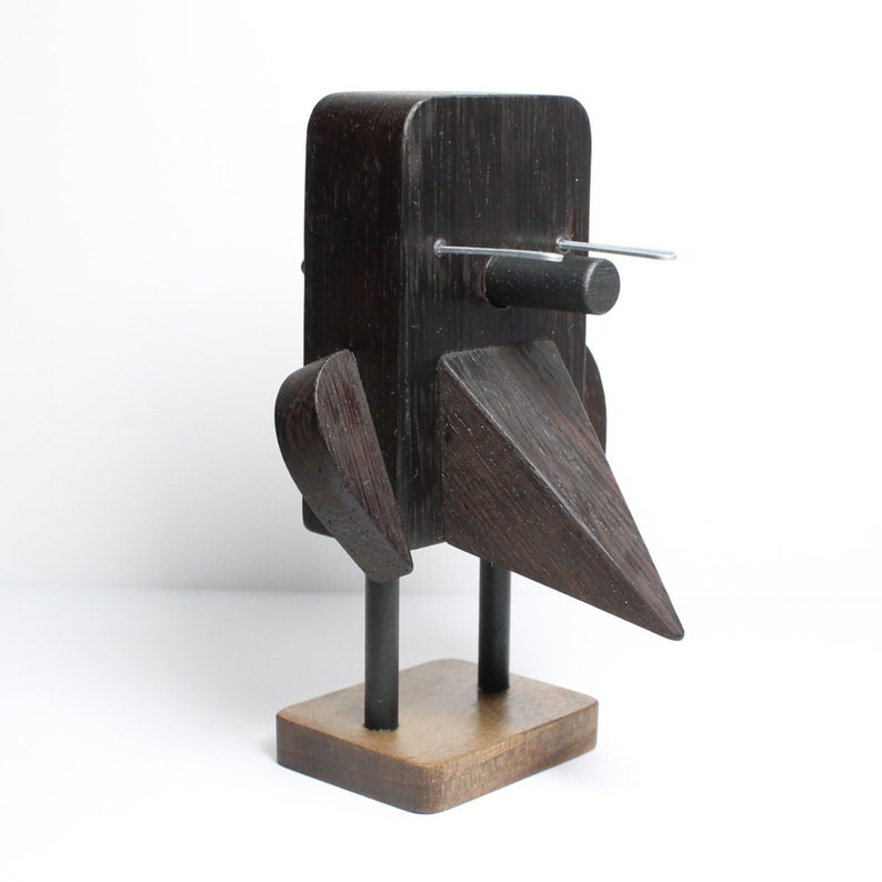 Raven Eyeglass Stand.