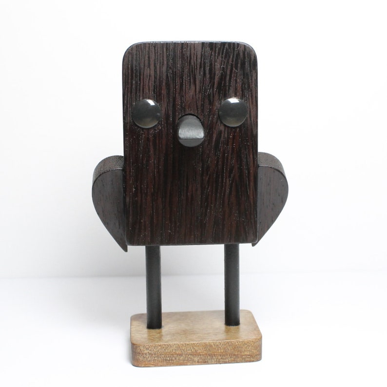 Raven Eyeglass Stand.