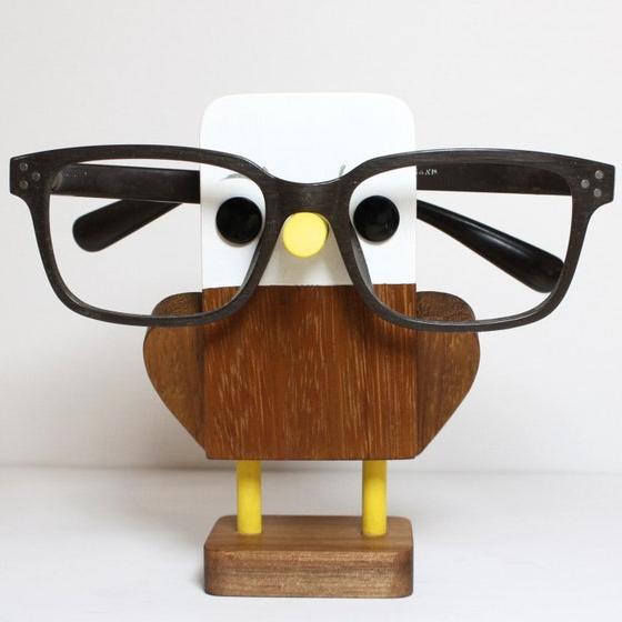 Eagle Eyeglass Stand.