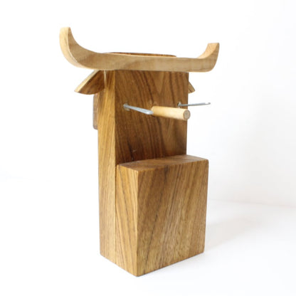 Highland Cow Eyeglass Stand.