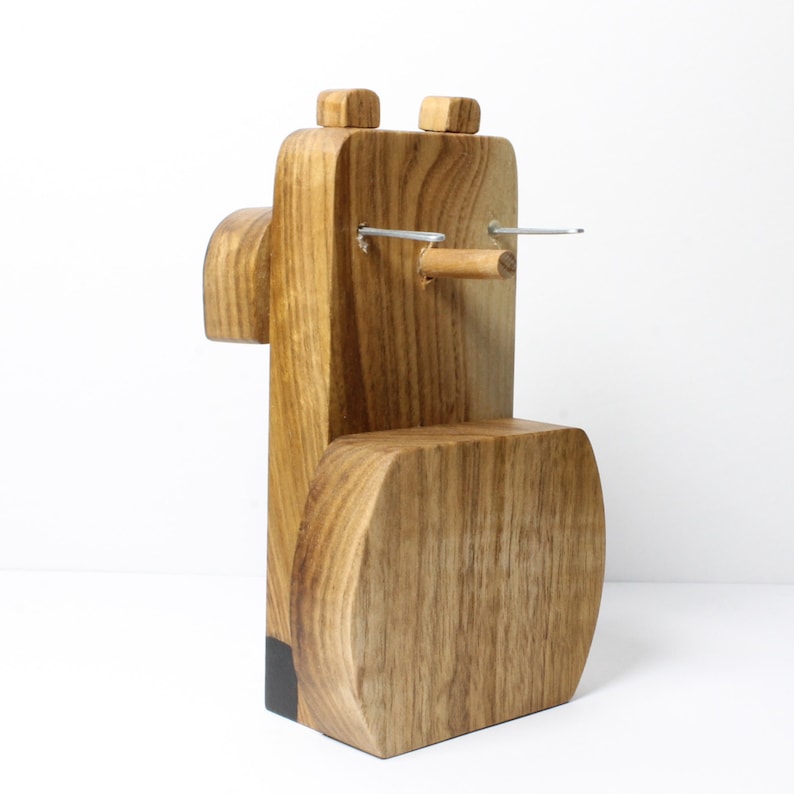 Capybara Eyeglass Stand.